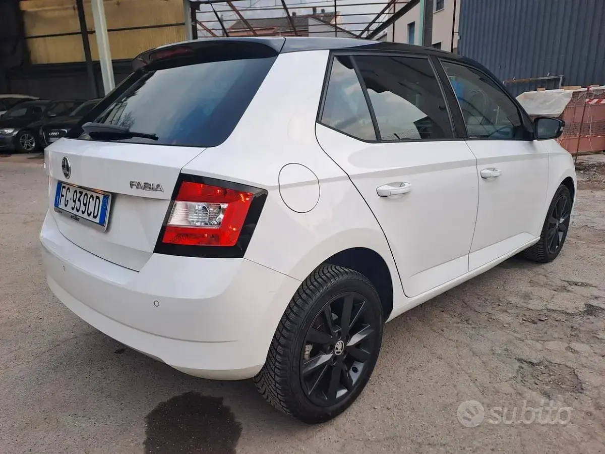 Begagnad Skoda Fabia 90 HK (66 kW) 2016 Vit Sedan