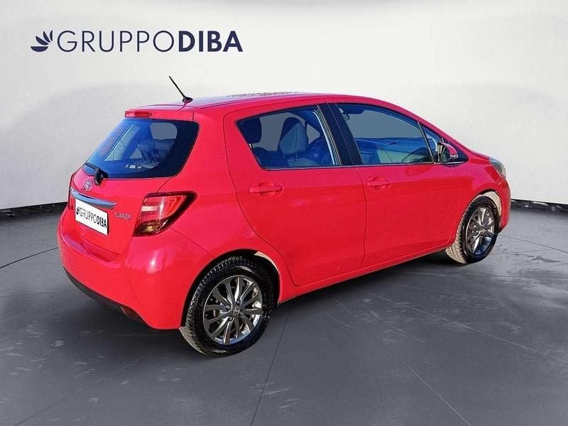 Usata Toyota Yaris Active 69 CV (50 kW) 2015 Rosso Utilitaria