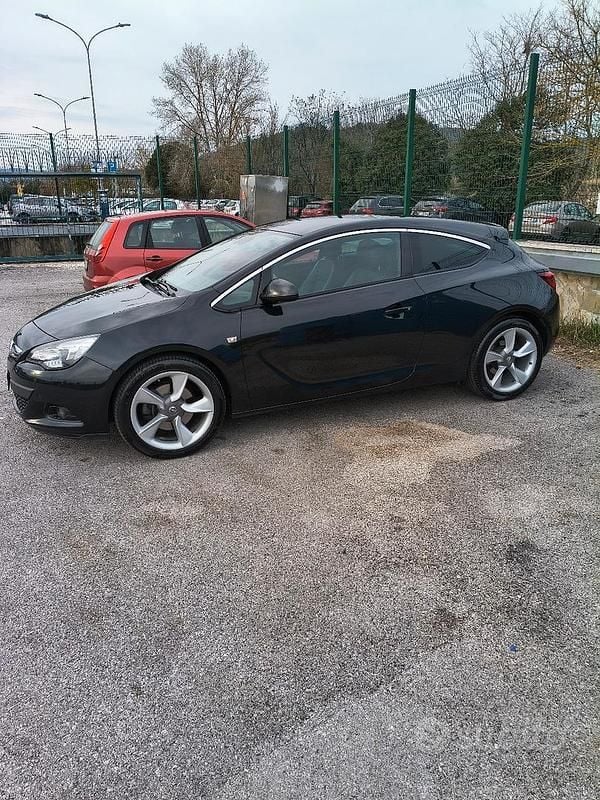 Usata Opel Astra GTC 136 CV (100 kW) 2016 Nero Coupé