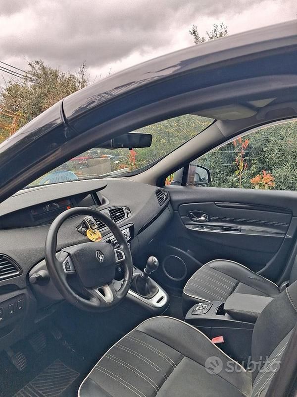 Usata Renault Scénic III 106 CV (77 kW) 2012 Nero Monovolume