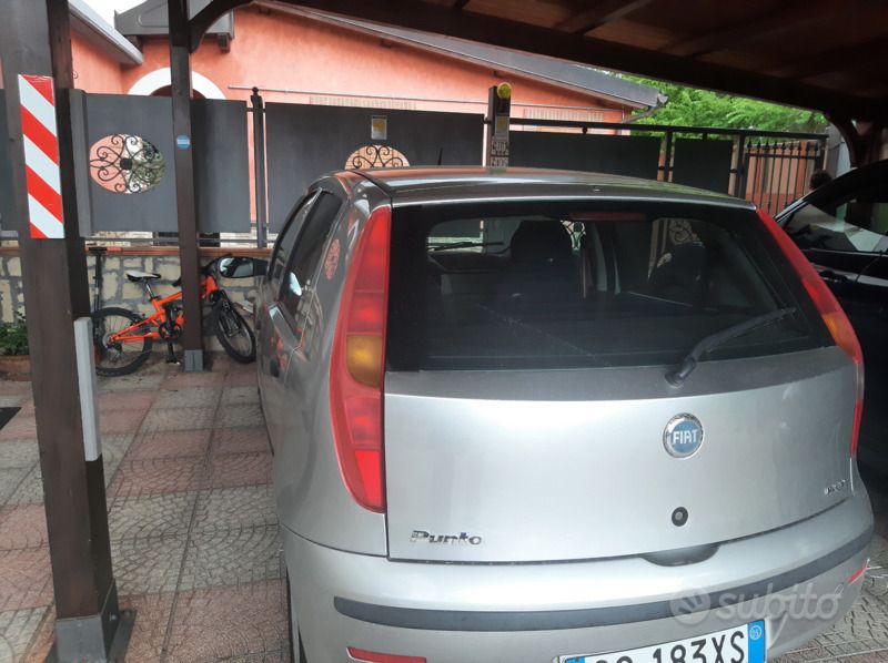 Grigio Usata 2005 Fiat Punto Due volumi | 2900 € (Cara) - Immagine 1/4