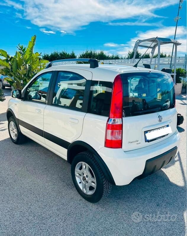 Usata Fiat Panda 4x4 Climbing 75 CV (55 kW) 2011 Bianco Utilitaria