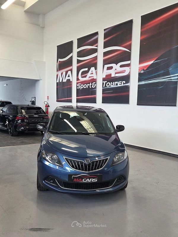 Usata Lancia Ypsilon 69 CV (50 kW) 2022 Blu Utilitaria