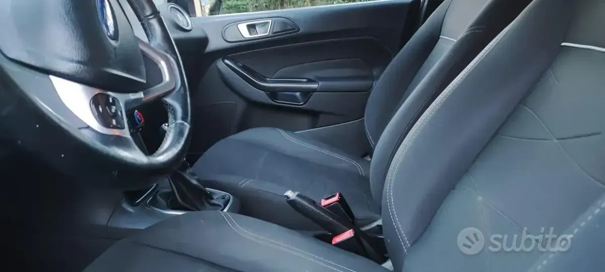 Usata Ford Fiesta 75 CV (55 kW) 2013 Berlina
