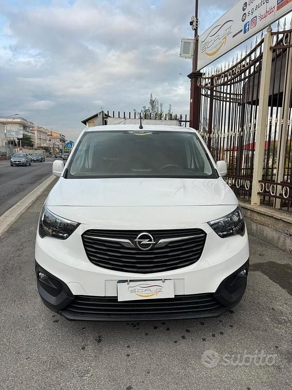 Usata Opel Combo Edition 101 CV (74 kW) 2019 Bianco Monovolume
