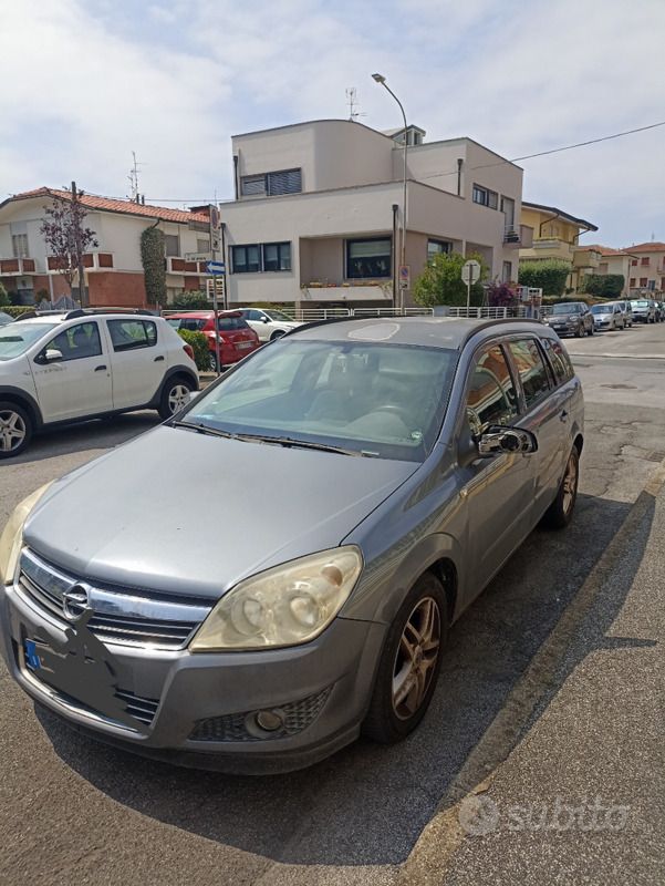 Käytetty Opel Astra 90 HP (66 kW) 2007 Harmaa Farmari