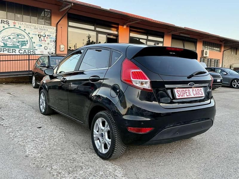 Usata Ford Fiesta Ghia 90 CV (66 kW) 2016 Nero Berlina