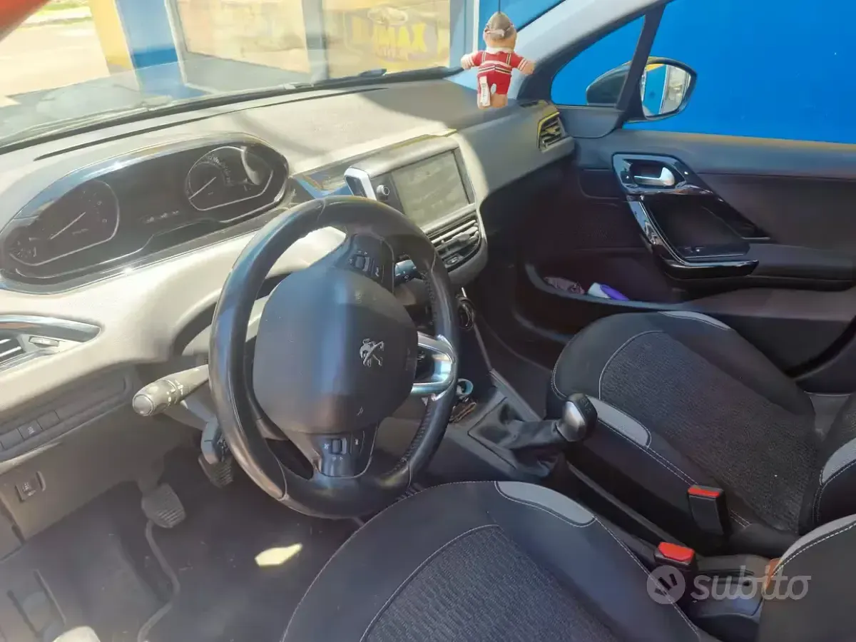 Usata Peugeot 208 Active 75 CV (55 kW) 2016 Grigio Utilitaria