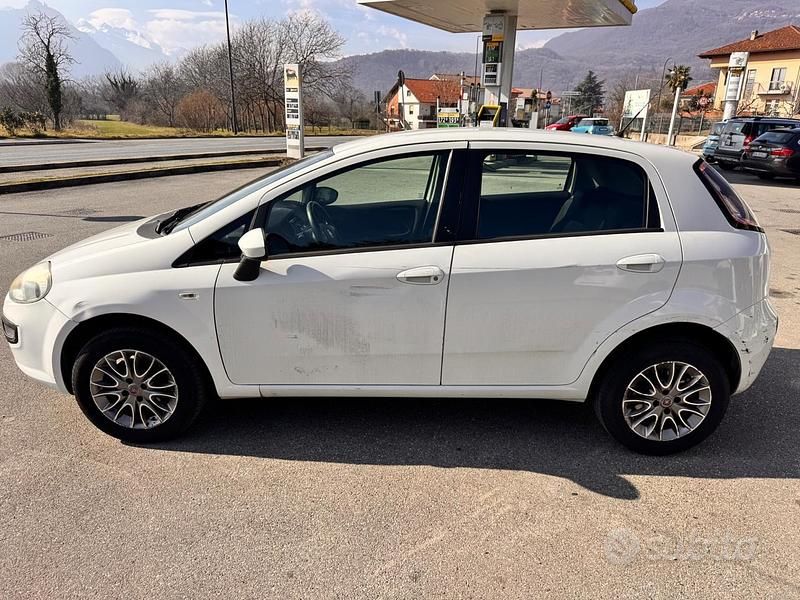 Usata Fiat Punto Evo Emotion 69 CV (50 kW) 2011 Bianco Utilitaria
