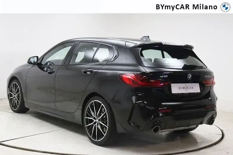 Usata BMW 135 Efficient Dynamics 305 CV (224 kW) 2021 Nero Utilitaria