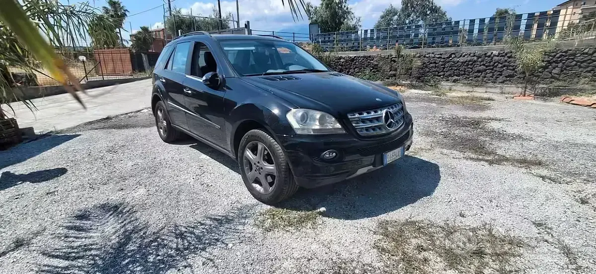 Usata Mercedes ML320 224 CV (164 kW) 2007 Nero SUV
