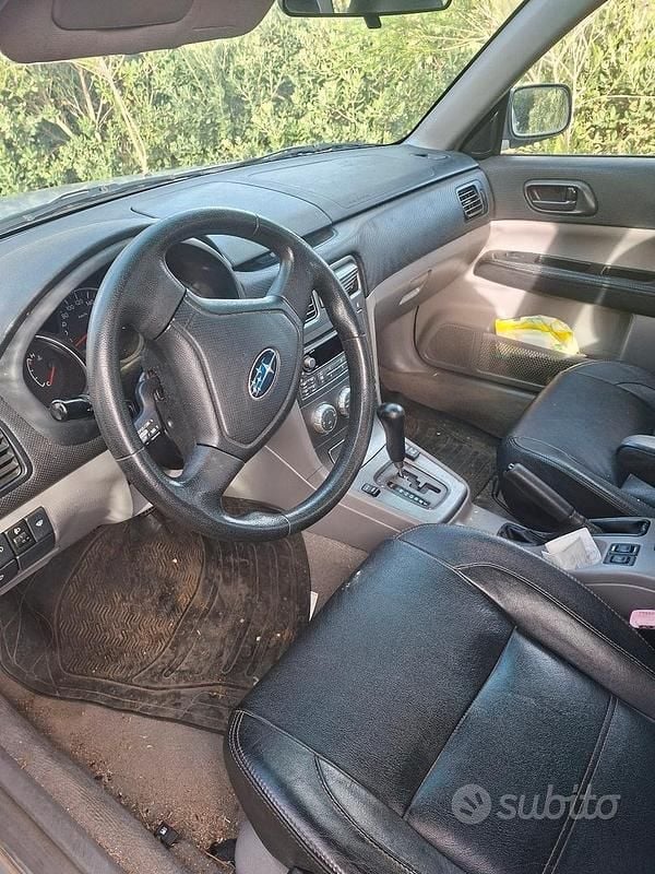 Usata Subaru Forester 2005 Grigio SUV