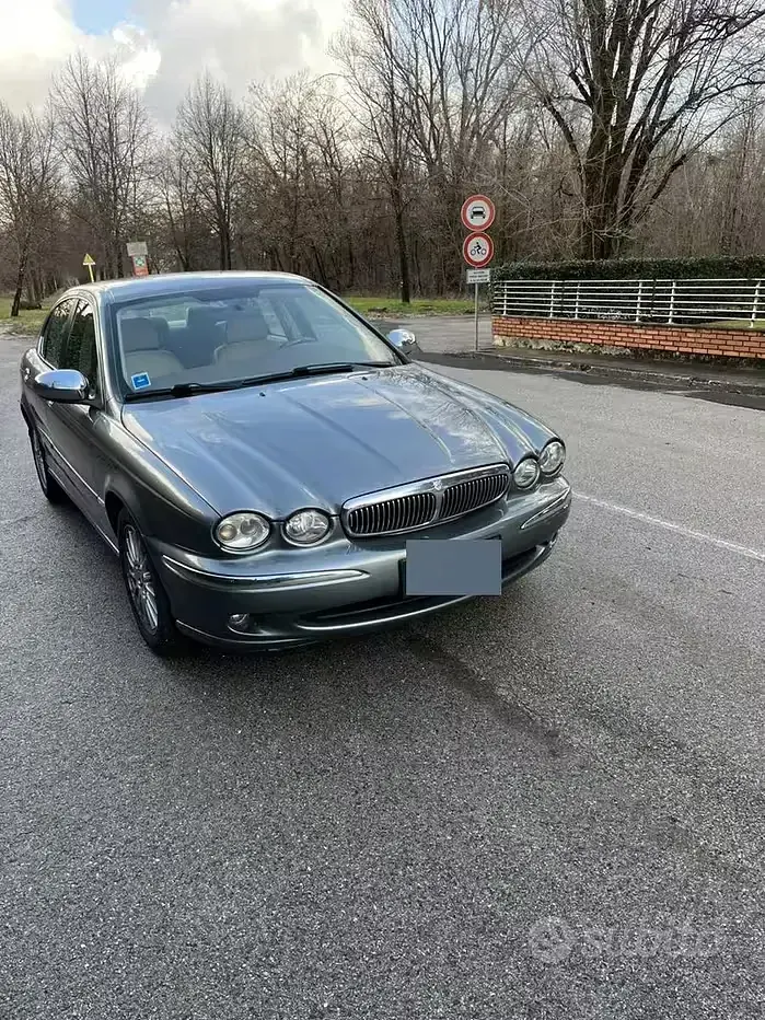 Usata Jaguar X-type 155 CV (114 kW) 2006 Grigio Berlina
