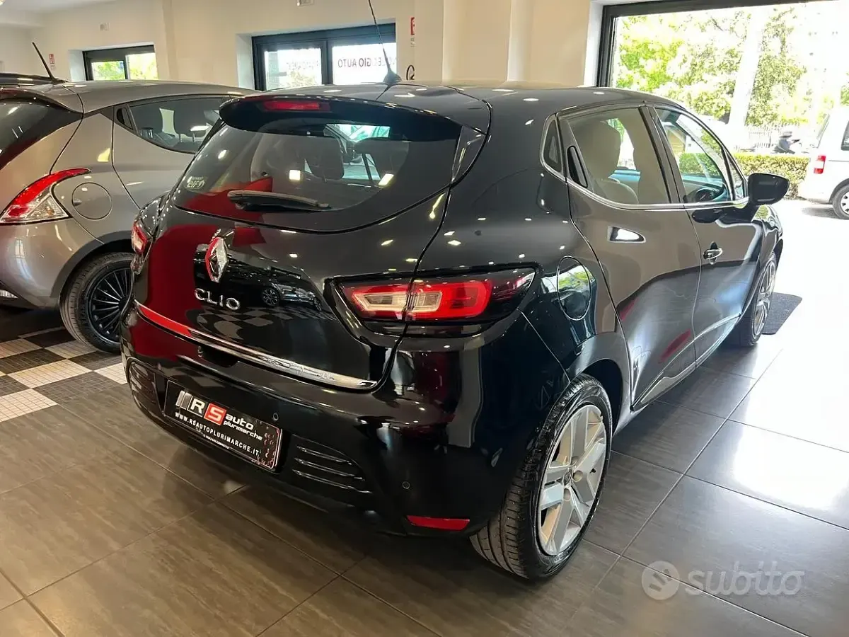 Second-hand Renault Clio IV 75 CP (55 kW) 2019 Negru Berlinǎ