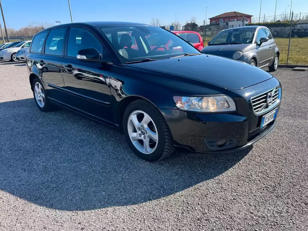 Usata Volvo V50 115 CV (84 kW) 2011 Nero Station wagon
