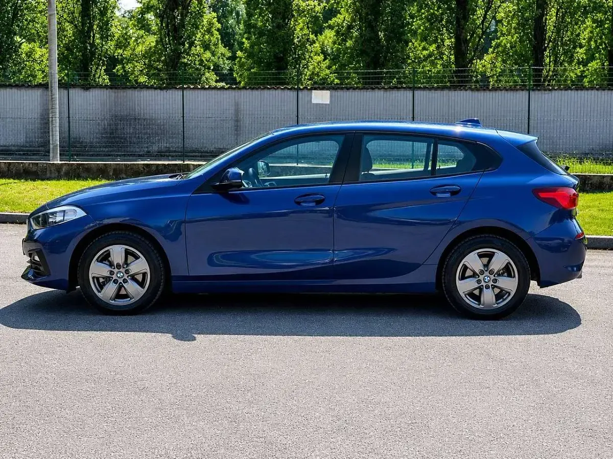 Usata BMW 118 Advantage 150 CV (110 kW) 2023 Blu/azzurro Utilitaria