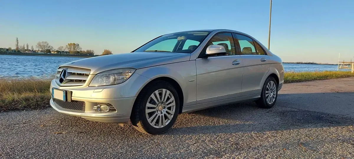 Usata Mercedes C200 Avantgarde 136 CV (100 kW) 2008 Argento Berlina