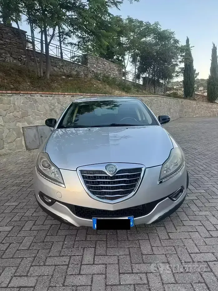 Usata Lancia Delta 120 CV (88 kW) 2011 Grigio Utilitaria