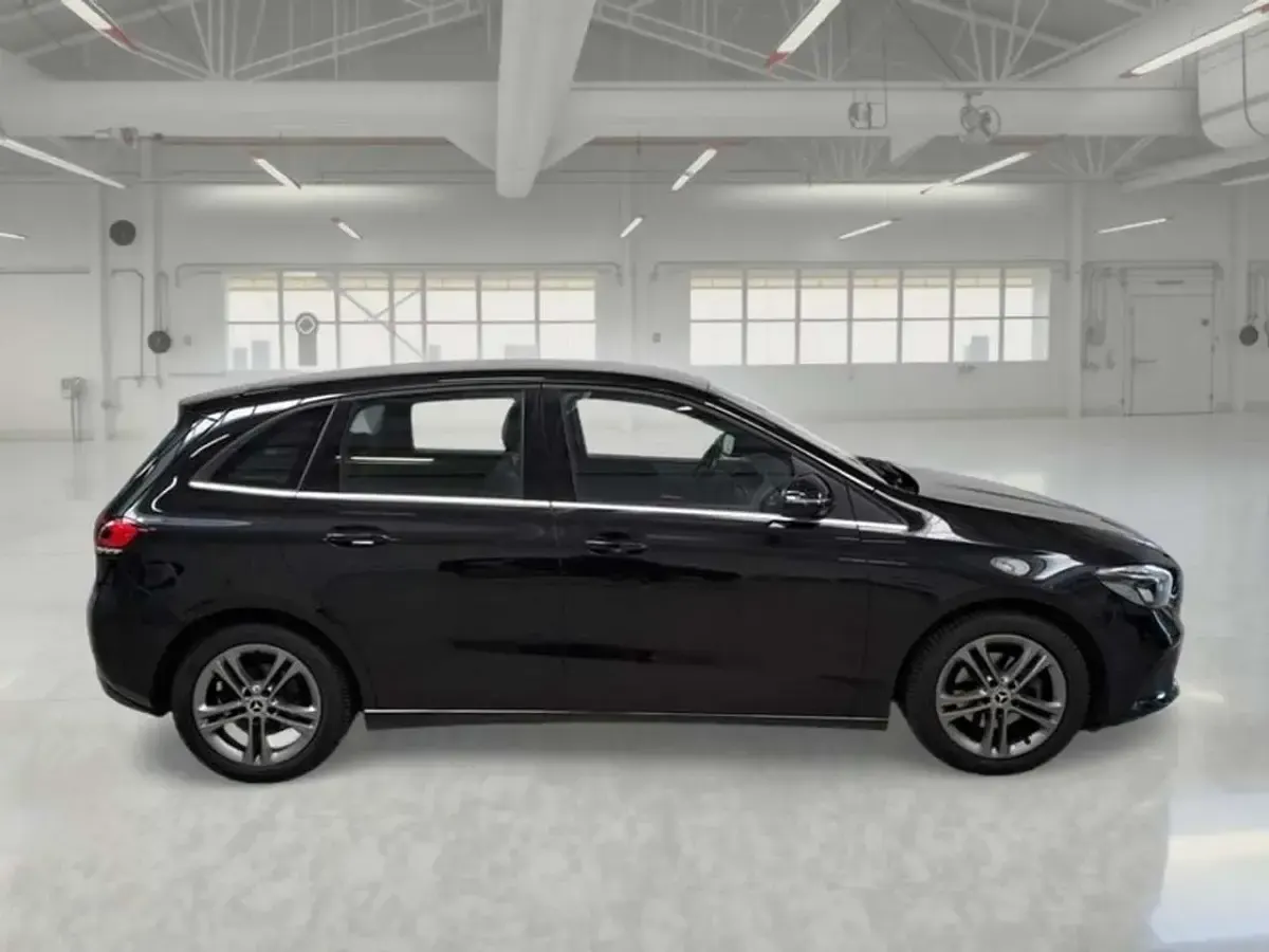 Usata Mercedes B180 Business 116 CV (85 kW) 2019 Nero Utilitaria