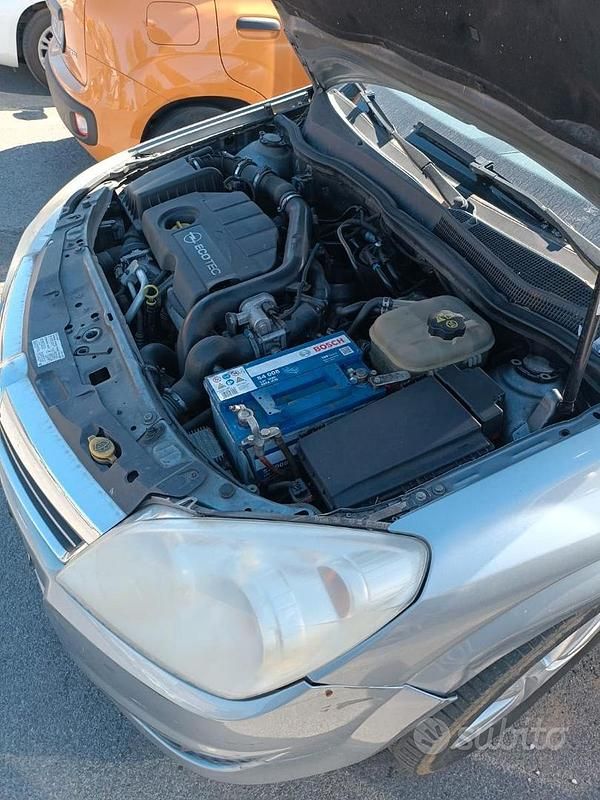 Käytetty Opel Astra 60 HP (44 kW) 2007 Harmaa Sedan