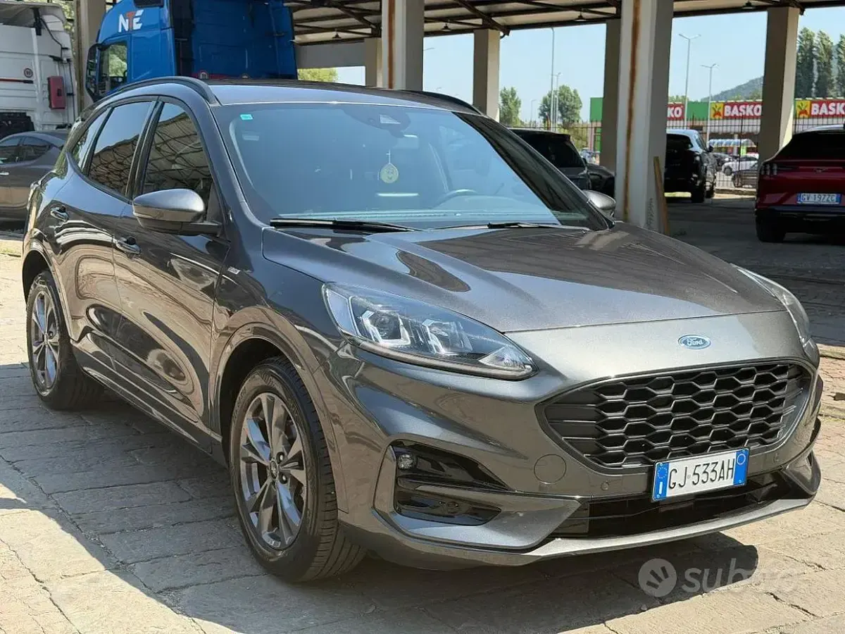 Usata Ford Kuga ST-Line 152 CV (111 kW) 2022 Grigio SUV