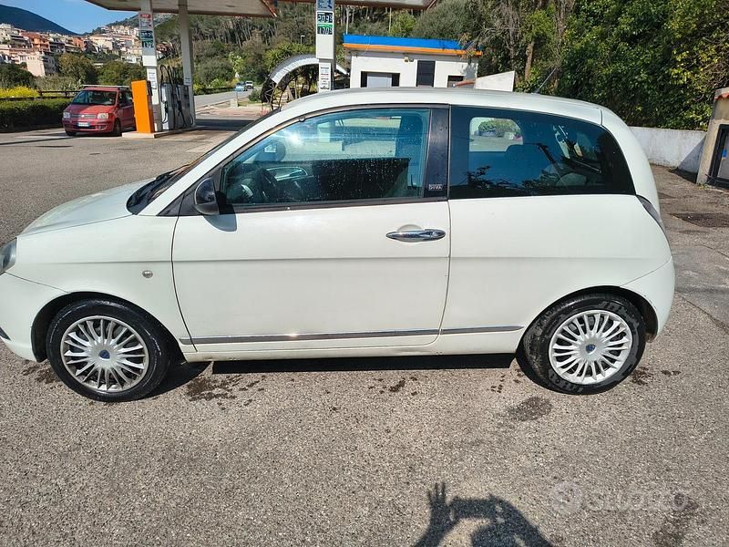 Usata Lancia Ypsilon 69 CV (50 kW) 2011 Bianco Utilitaria