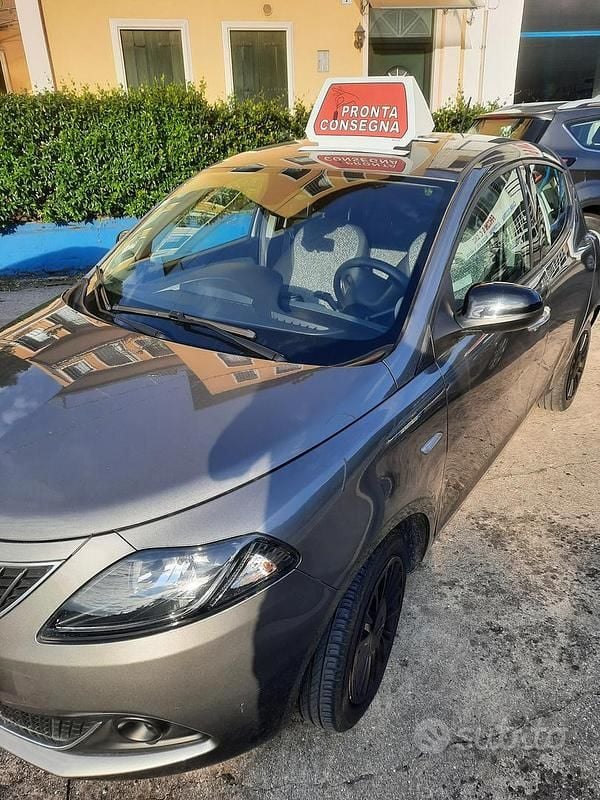 Usata Lancia Ypsilon S 69 CV (50 kW) 2022 Grigio Utilitaria