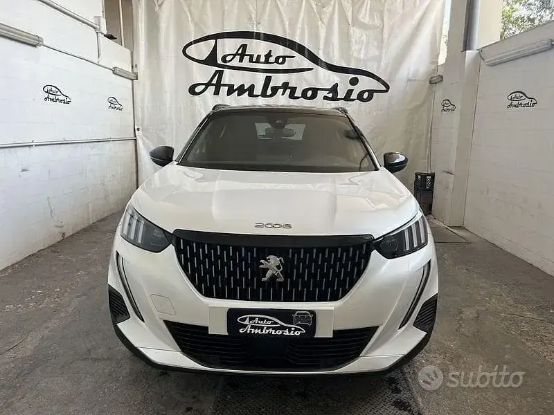 Usata Peugeot 2008 GT 131 CV (96 kW) 2023 Bianco SUV