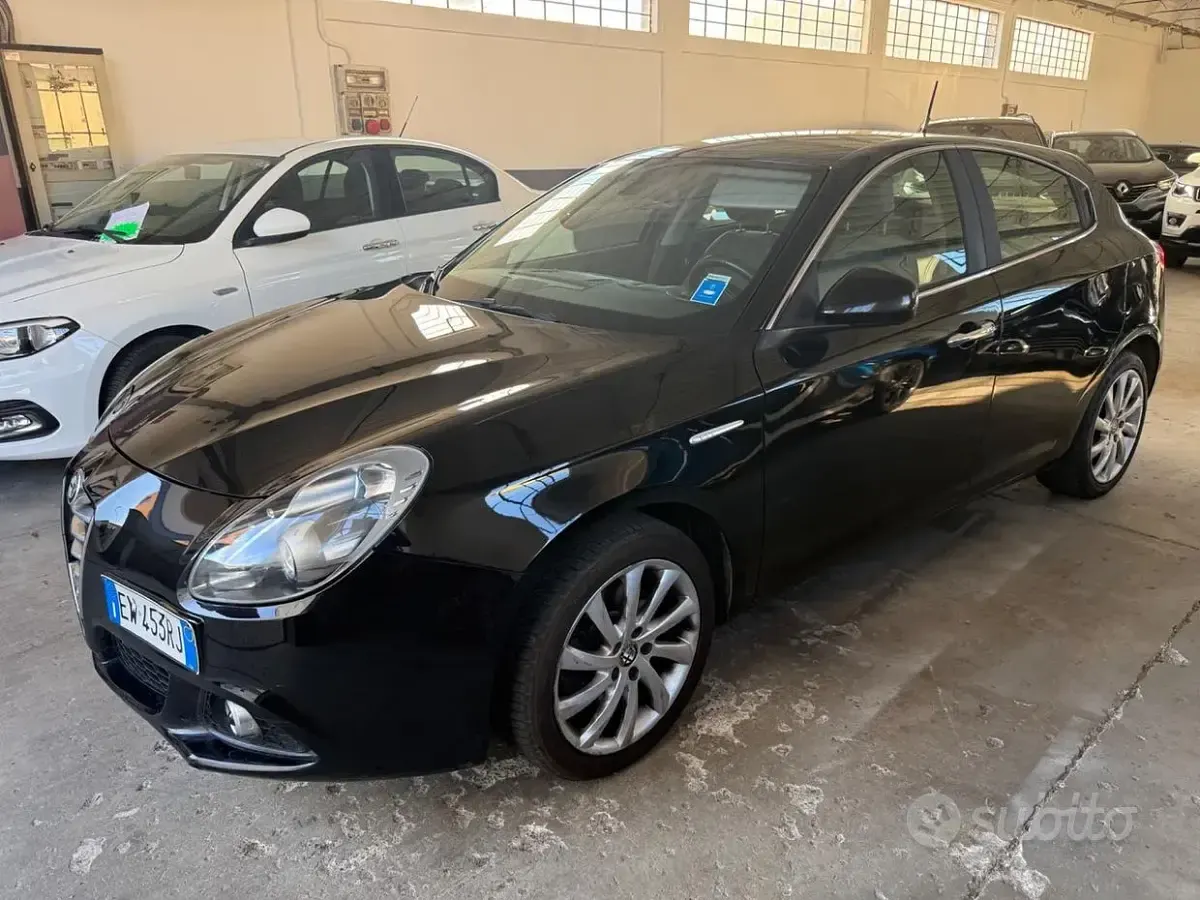 Usata Alfa Romeo Giulietta Distinctive 150 CV (110 kW) 2014 Nero Utilitaria