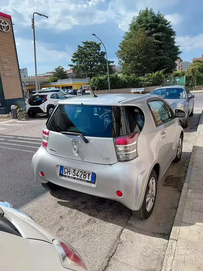 Usata Toyota iQ 99 CV (72 kW) 2010 Grigio Utilitaria