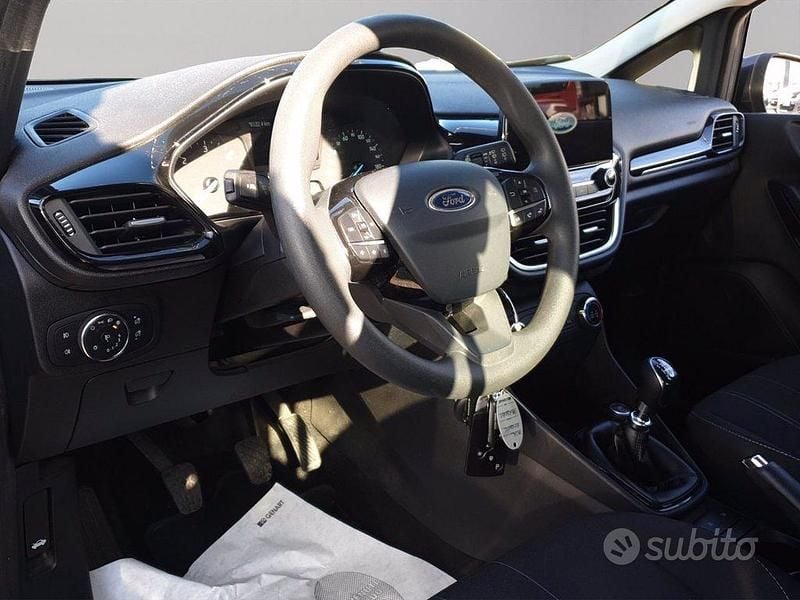 Usata Ford Fiesta 86 CV (63 kW) 2017 Grigio Berlina