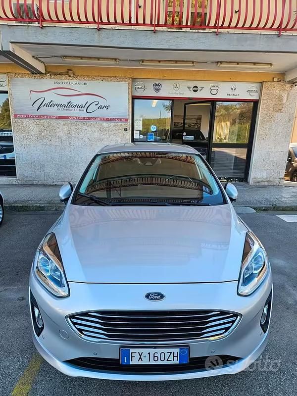 Usata Ford Fiesta Titanium 86 CV (63 kW) 2019 Grigio Utilitaria