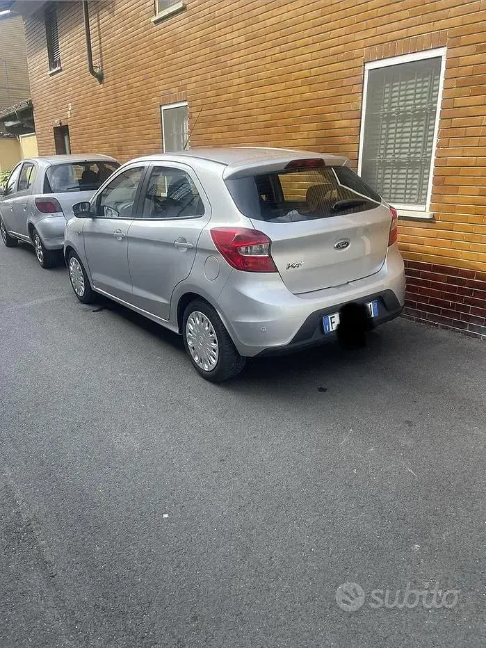 Begagnad Ford Ka Plus 86 HK (63 kW) 2017 Grå Halvkombi