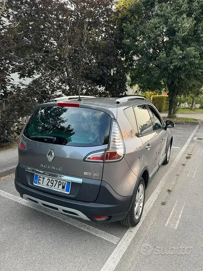 Usata Renault Scénic XMOD 110 CV (80 kW) 2014 Grigio Monovolume