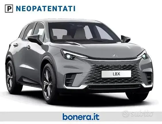 Nuova Lexus LBX 91 CV (66 kW) 2026 Grigio SUV