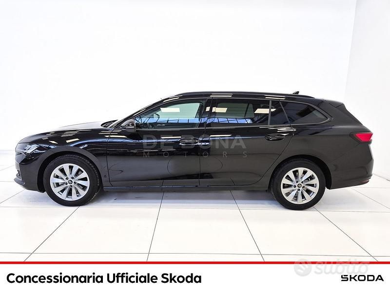 Usado Skoda Superb Selection 150 CV (110 kW) 2025 Negro Familiar
