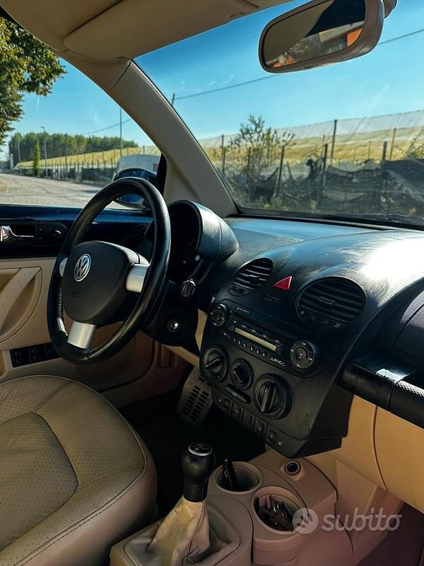 Usata VW Beetle Cabriolet 150 CV (110 kW) 2004 Blu Cabrio