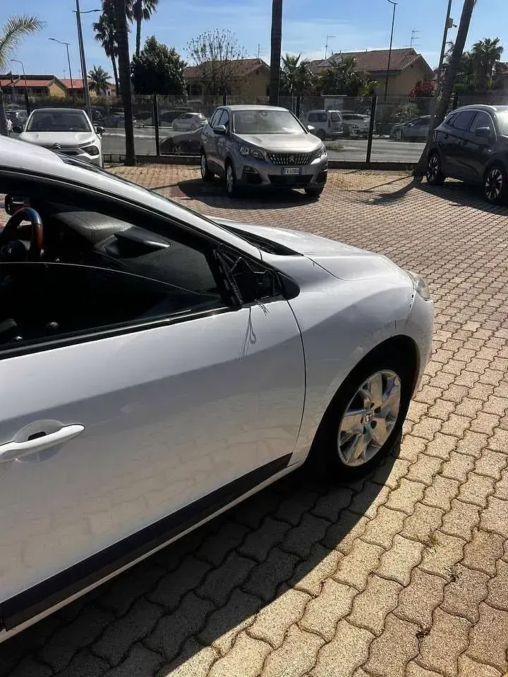 Usata Renault Mégane GrandTour 90 CV (66 kW) 2012 Bianco Station wagon