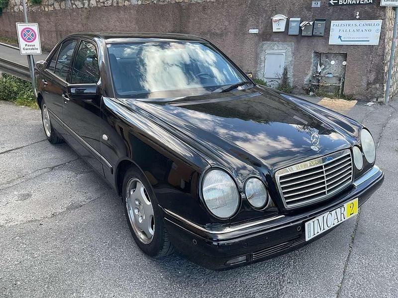 Usata Mercedes E200 185 CV (136 kW) 1998 Nero ossidiana Berlina