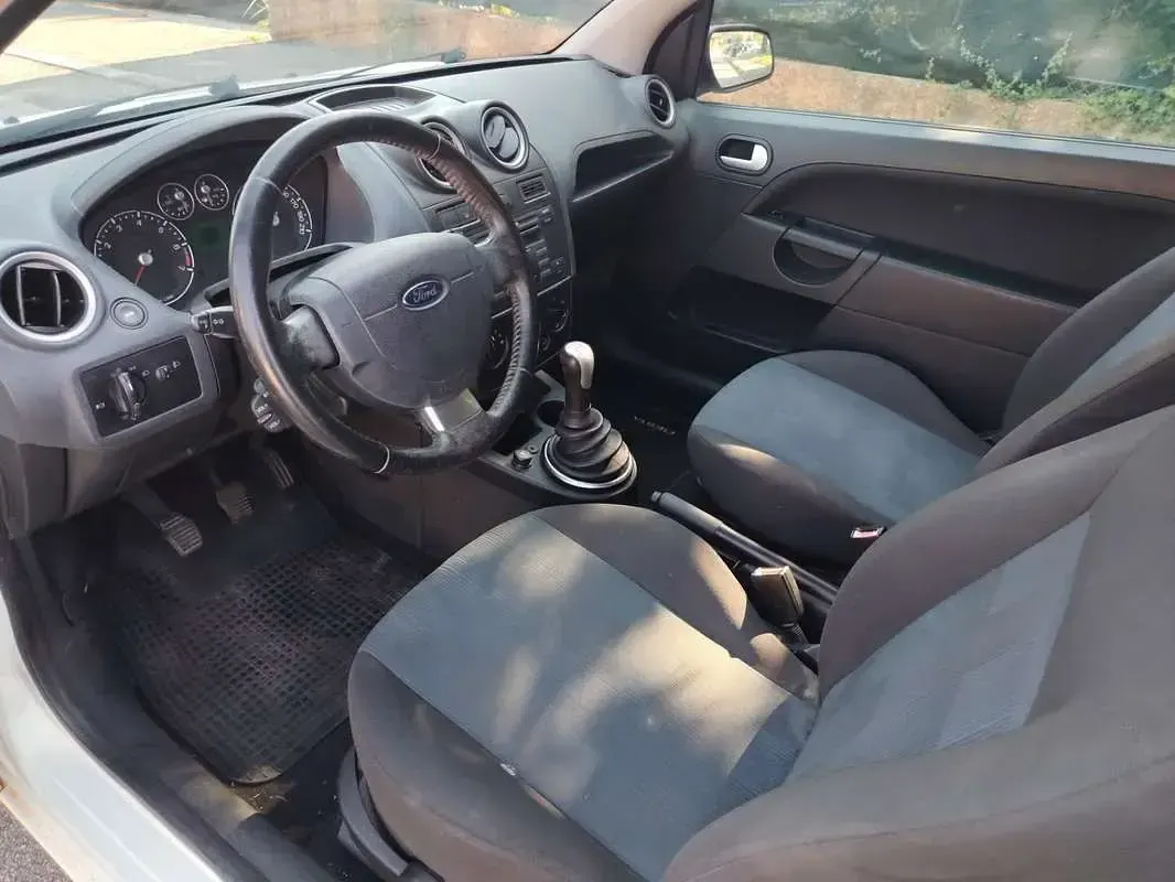 Usata Ford Fiesta Titanium 79 CV (58 kW) 2006 Utilitaria