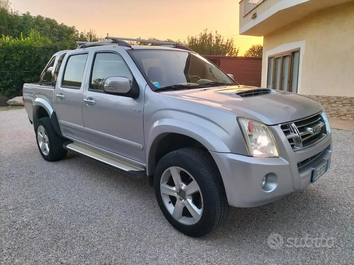 Usata Isuzu D-Max 163 CV (119 kW) 2007 Grigio SUV