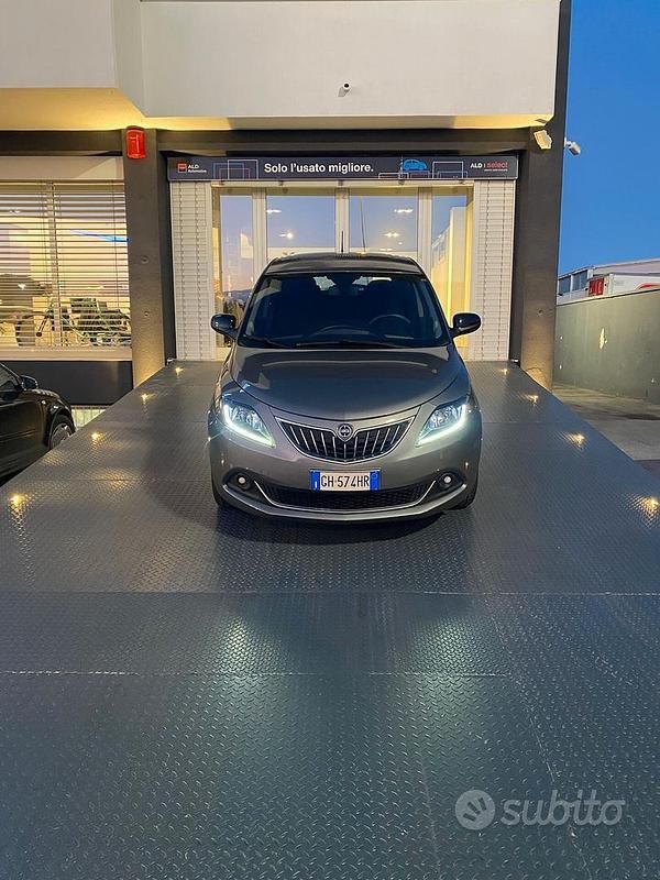 Usata Lancia Ypsilon S 69 CV (50 kW) 2021 Grigio Utilitaria