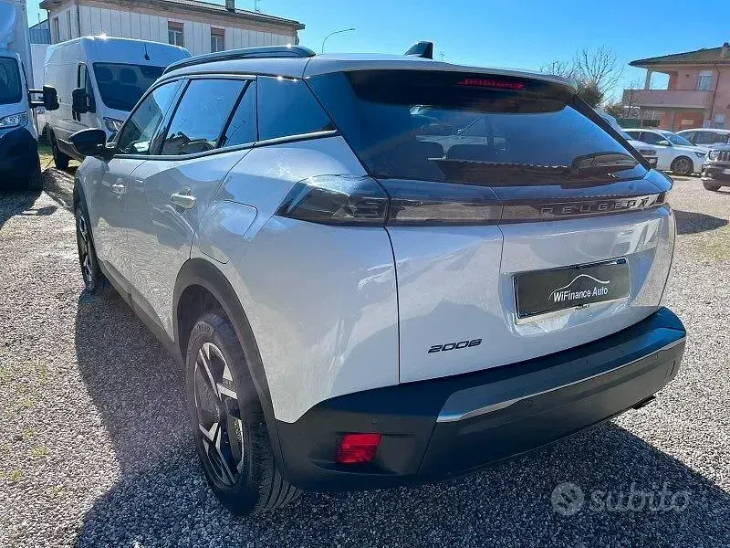 Käytetty Peugeot 2008 S 131 HP (96 kW) 2024 Valkoinen Katumaasturi