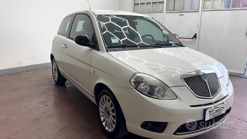 Usata Lancia Ypsilon 69 CV (50 kW) 2012 Bianco Utilitaria
