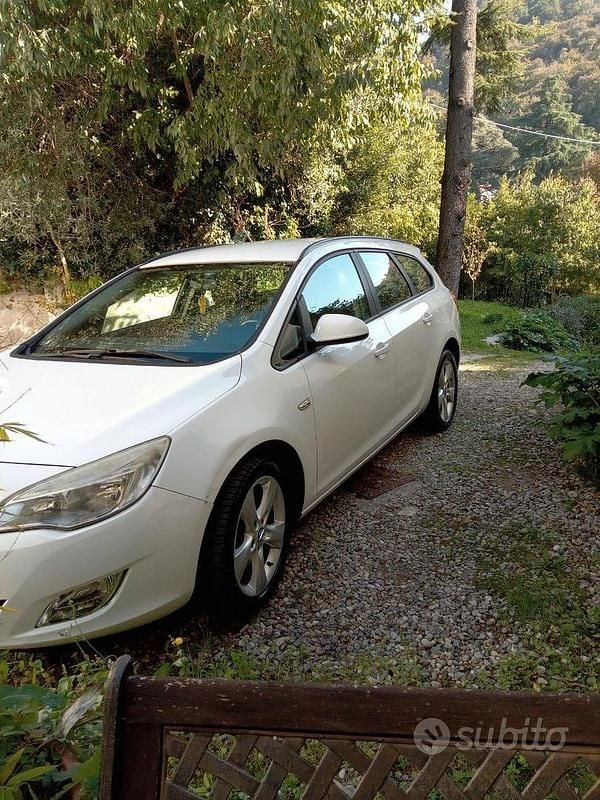 Usata Opel Astra 101 CV (74 kW) 2012 Bianco Station wagon