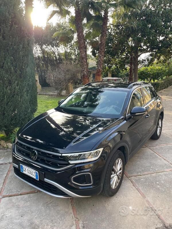 Usata VW T-Roc Life 110 CV (80 kW) 2022 Nero SUV