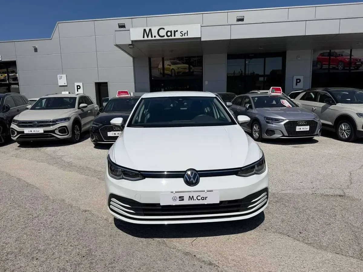 Usata VW Golf VIII Life 131 CV (96 kW) 2022 Pure whait Berlina