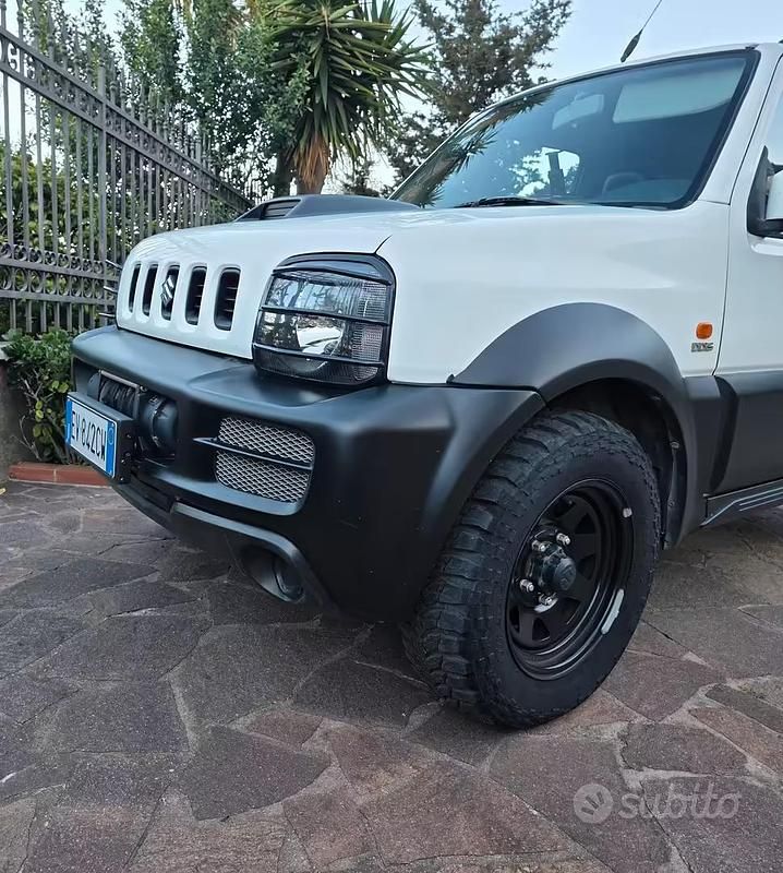 Usata Suzuki Jimny 86 CV (63 kW) 2008 Bianco SUV