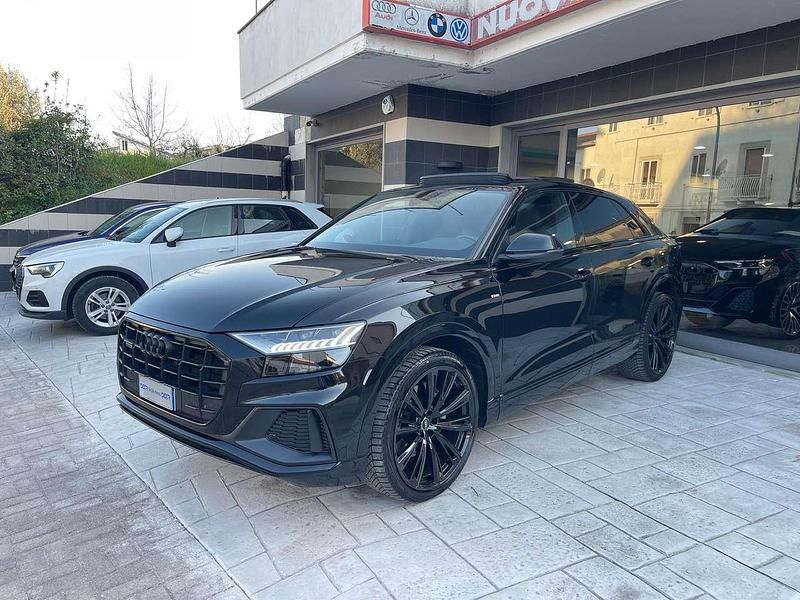 Nero mithos metallizzato Usata 2023 Audi Q8 S-Line SUV | 70.500 € (Buon prezzo) - Immagine 1/4