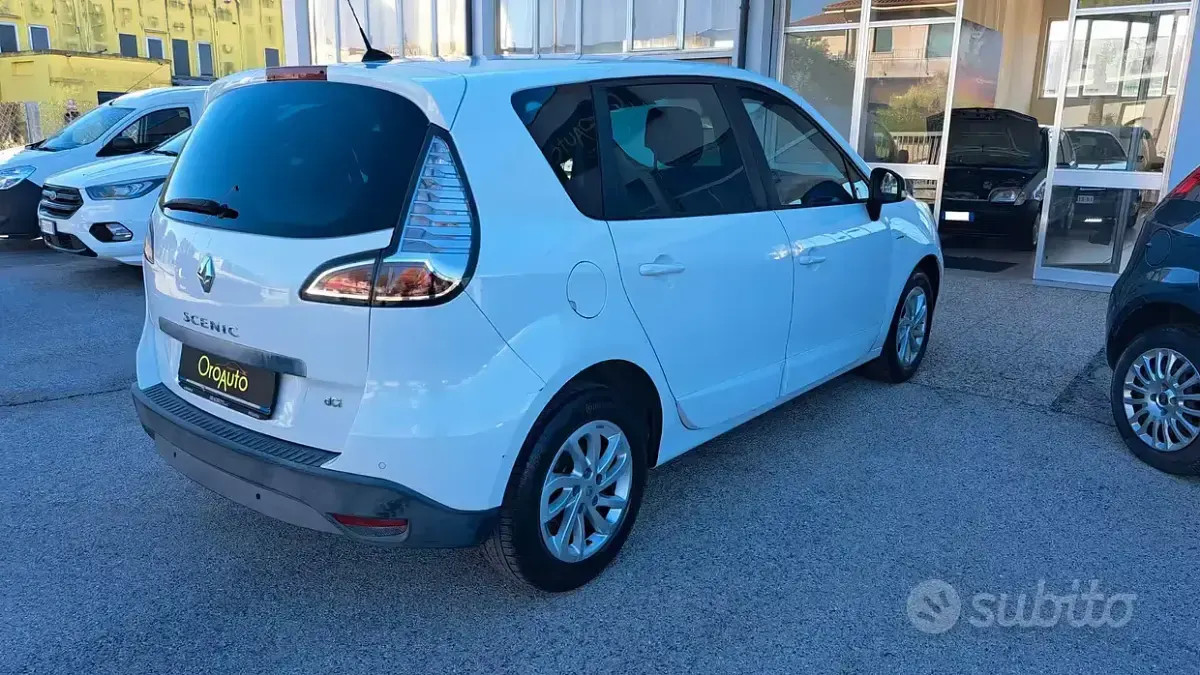 Usata Renault Scenic E-Tech XMOD 110 CV (80 kW) 2015 Bianco Monovolume